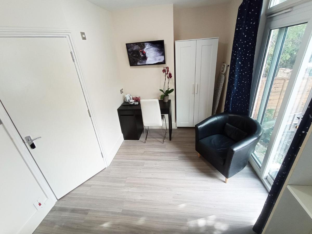 The Oak -self Contained One Bed Flat